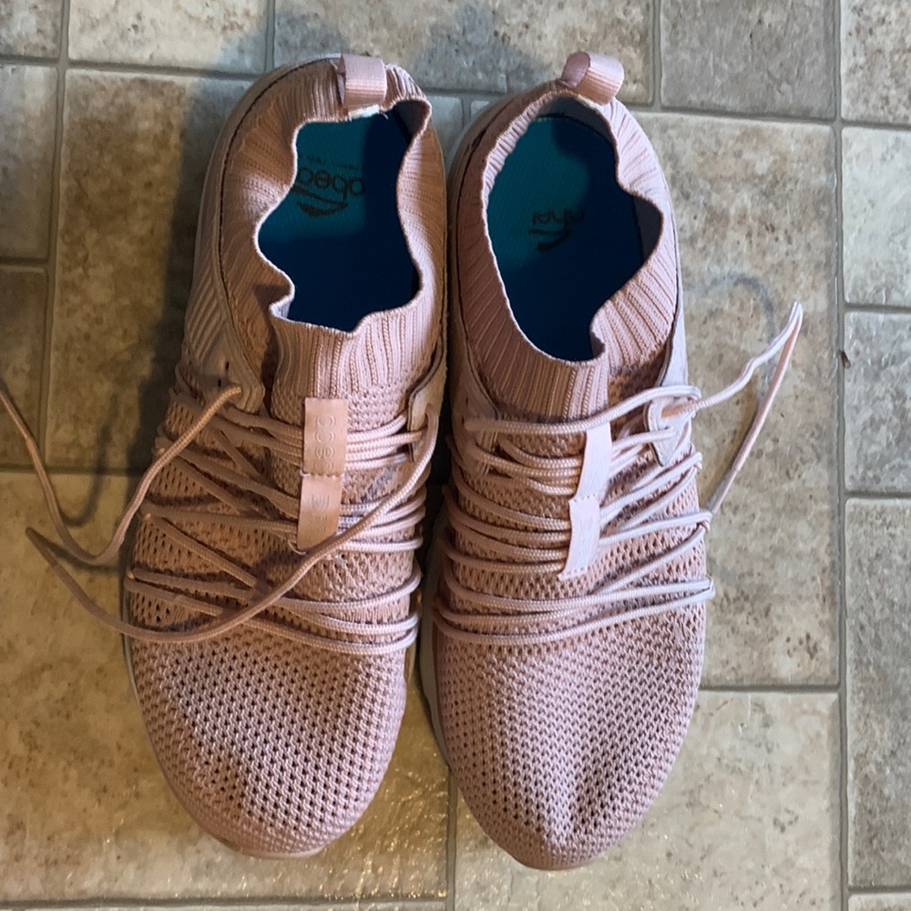 Abeo Lite 2.0 Womens athletic shoes sz 9wide